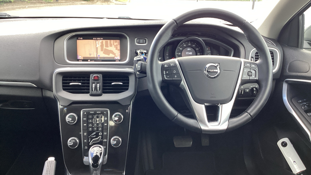 Volvo V40 D2 Momentum Winter Pack Front Park Assist Blue #24