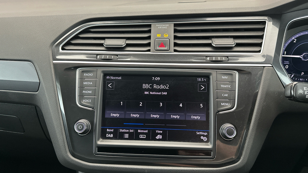 Volkswagen Tiguan 2L Se Navigation White #18