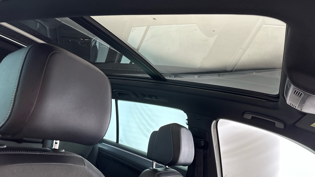 Volkswagen Tiguan 2L Se Navigation White #4