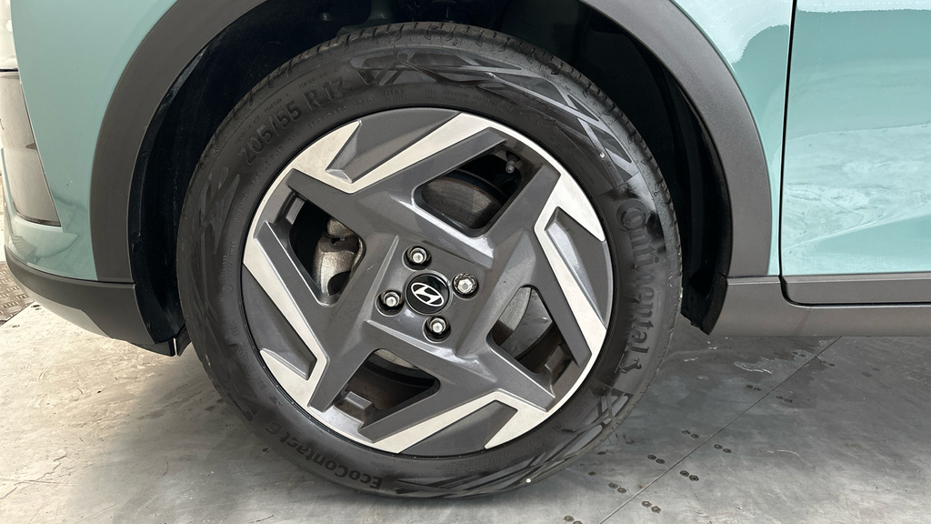 Hyundai Bayon Premium White #26