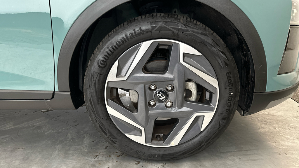 Hyundai Bayon Premium White #29
