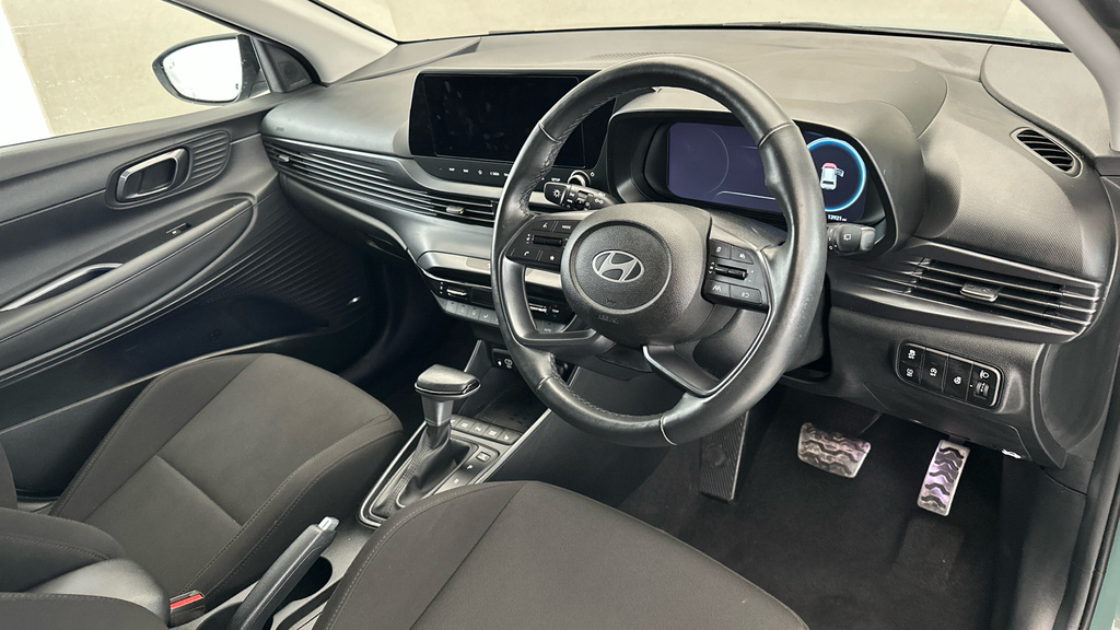 Hyundai Bayon Premium White #12