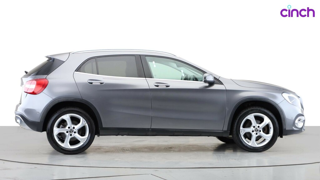 Mercedes-Benz GLA Class Gla 200 Amg Line Executive White #2