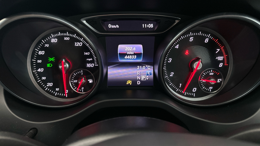 Mercedes-Benz GLA Class Gla 200 Amg Line Executive White #18