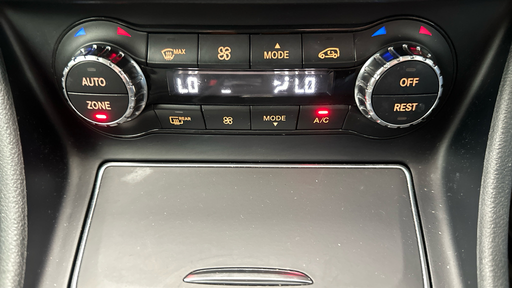 Mercedes-Benz GLA Class Gla 200 Amg Line Executive White #17