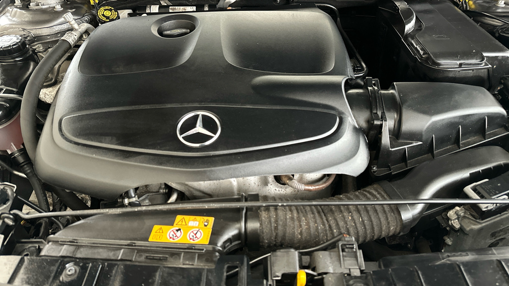 Mercedes-Benz GLA Class Gla 200 Amg Line Executive White #21