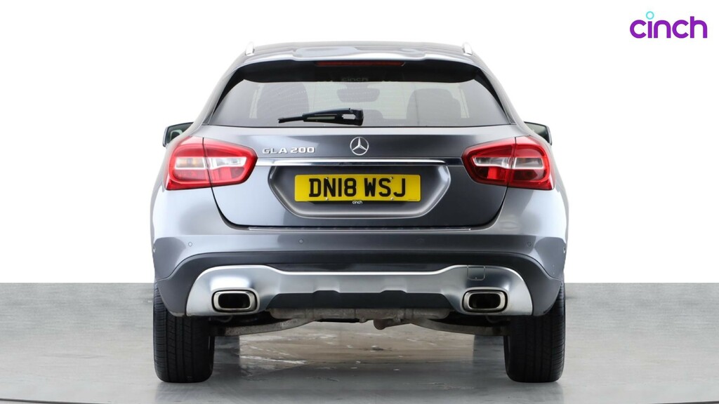 Mercedes-Benz GLA Class Gla 200 Amg Line Executive White #4