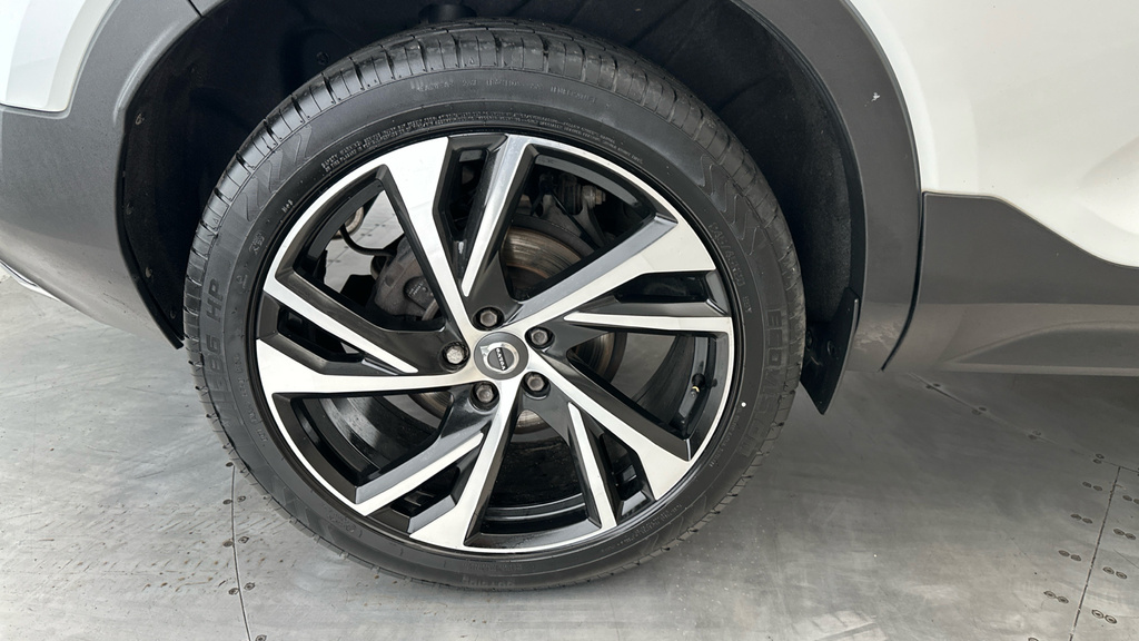 Volvo XC40 T3 Momentum Black #24