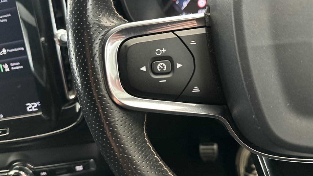 Volvo XC40 T3 Momentum Black #17