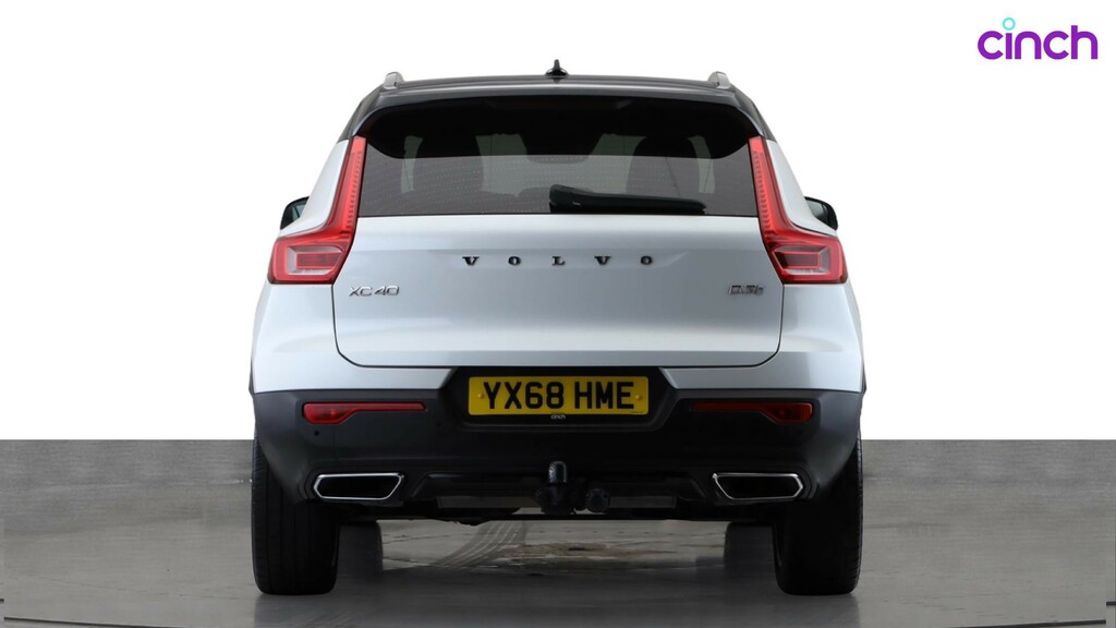 Volvo XC40 T3 Momentum Black #4