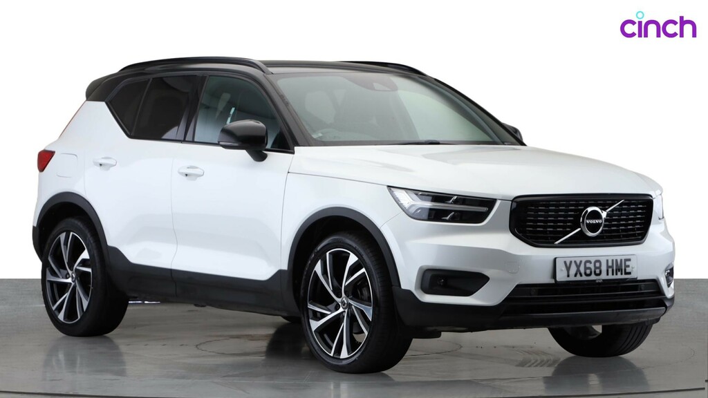 Volvo XC40 T3 Momentum Black #1