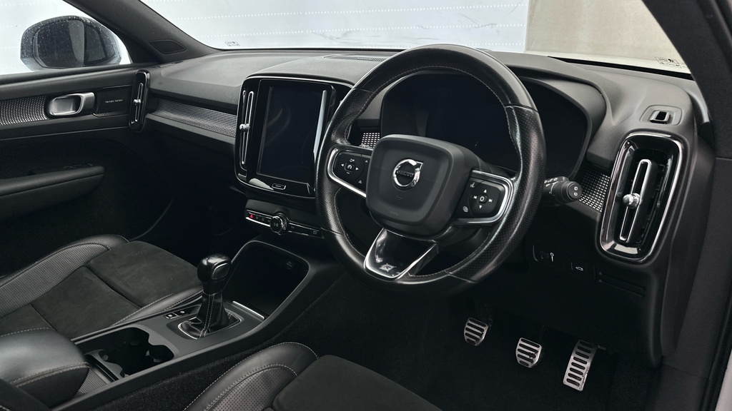 Volvo XC40 T3 Momentum Black #11
