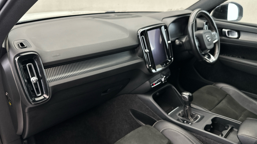 Volvo XC40 T3 Momentum Black #12