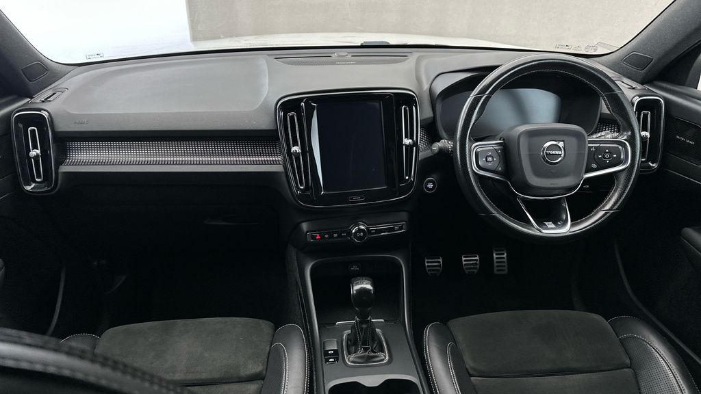 Volvo XC40 T3 Momentum Black #13