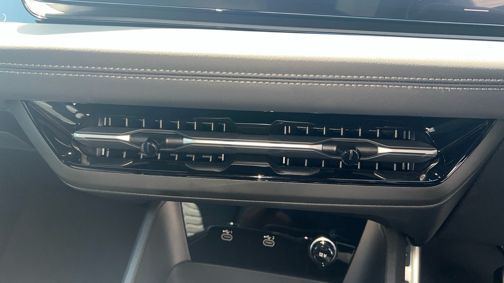 Audi A6 Avant Audi A6 Avant Launch Edition E-tron Performance 27 White #23