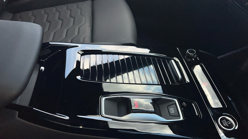 Audi A6 Avant Audi A6 Avant Launch Edition E-tron Performance 27 White #31