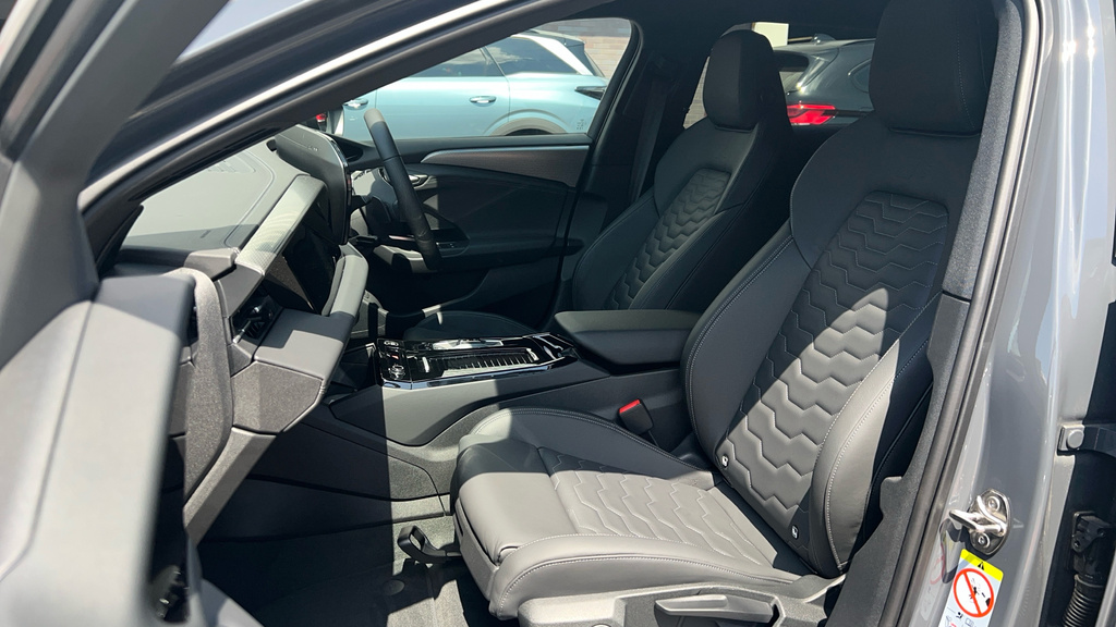 Audi A6 Avant Audi A6 Avant Launch Edition E-tron Performance 27 White #24