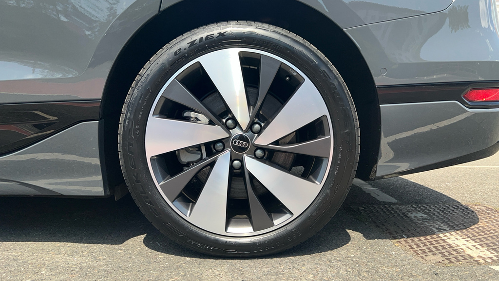Audi A6 Avant Audi A6 Avant Launch Edition E-tron Performance 27 White #19