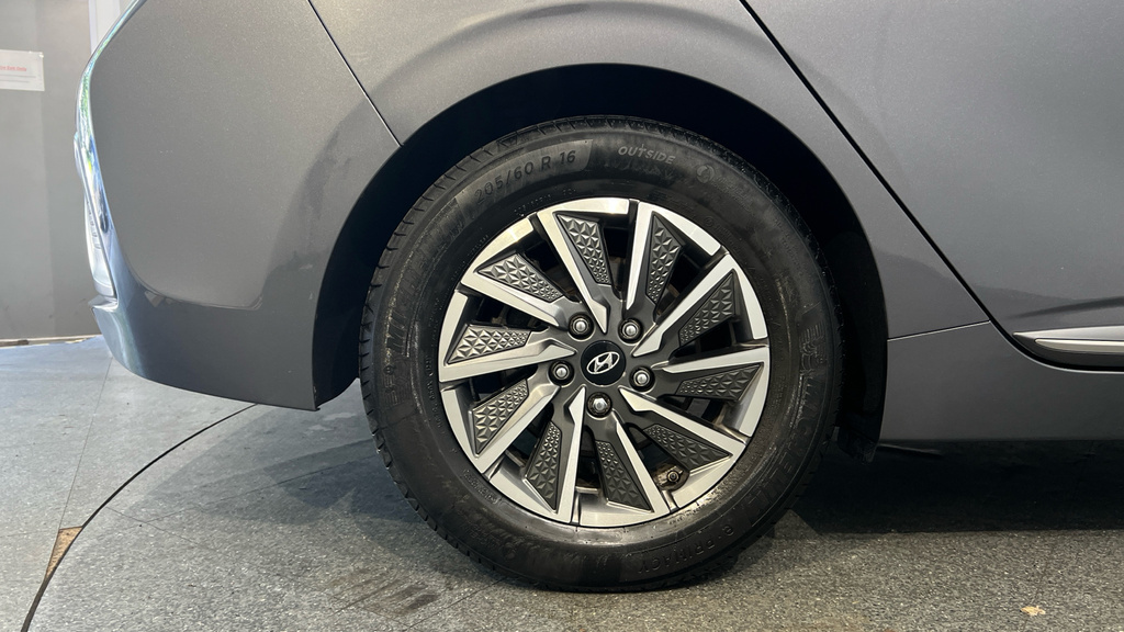 Hyundai Ioniq Hatchback #31