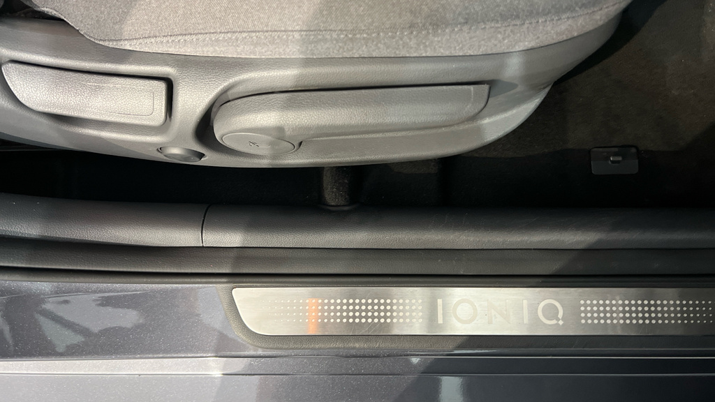 Hyundai Ioniq Hatchback #42