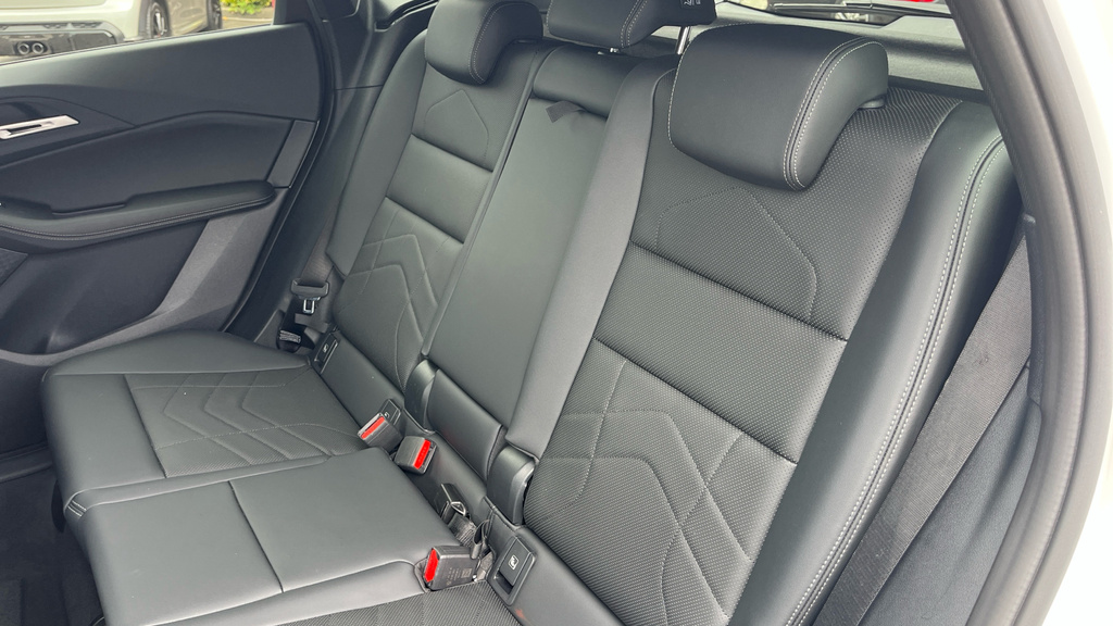 BMW 2 Series Active Tourer 225E Sport Active Tourer Black #21
