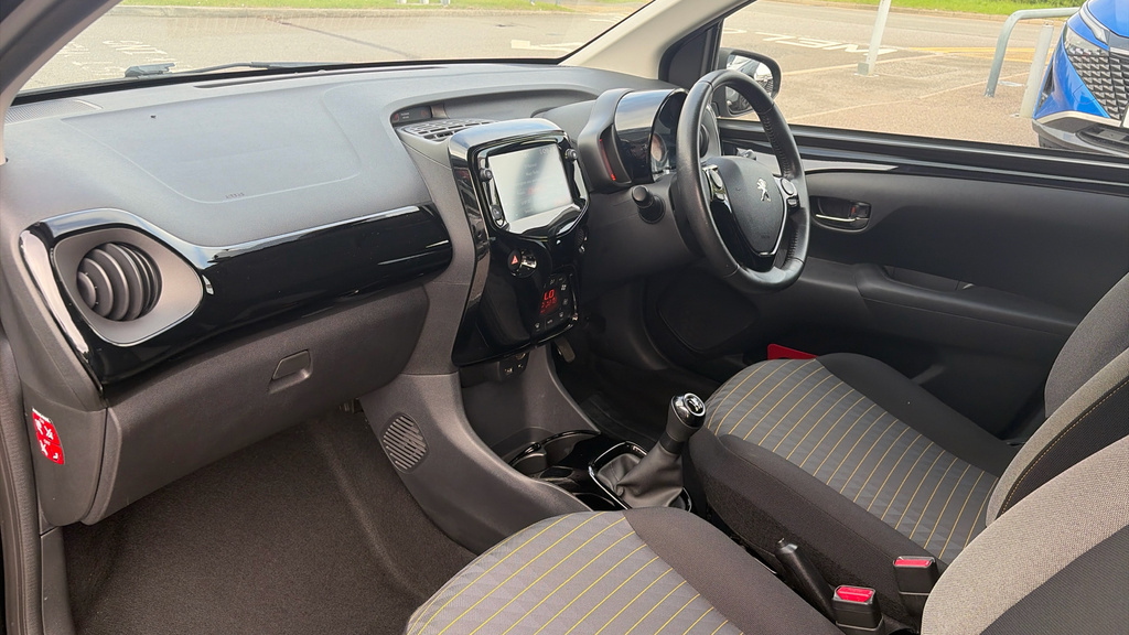 Peugeot 108 Collection Black #10