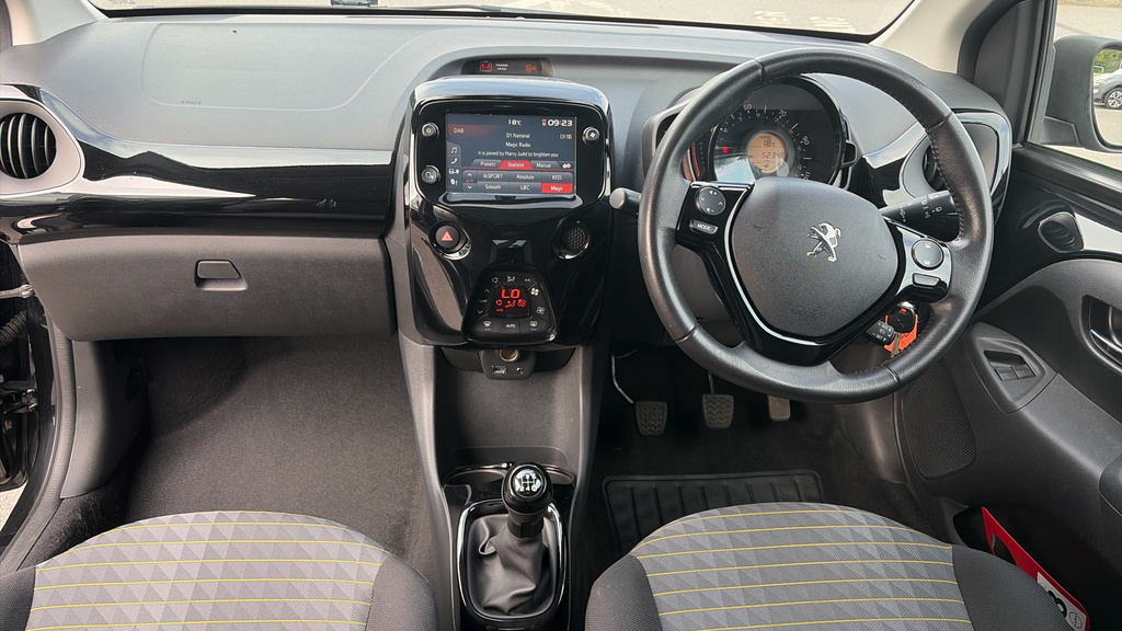 Peugeot 108 Collection Black #11