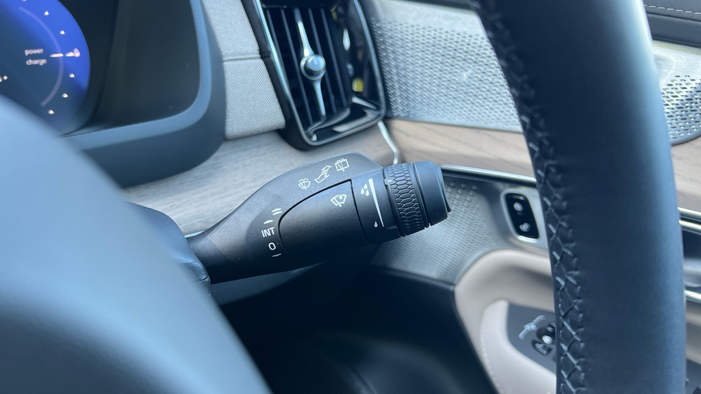 Volvo XC90 Ultra Blue #31