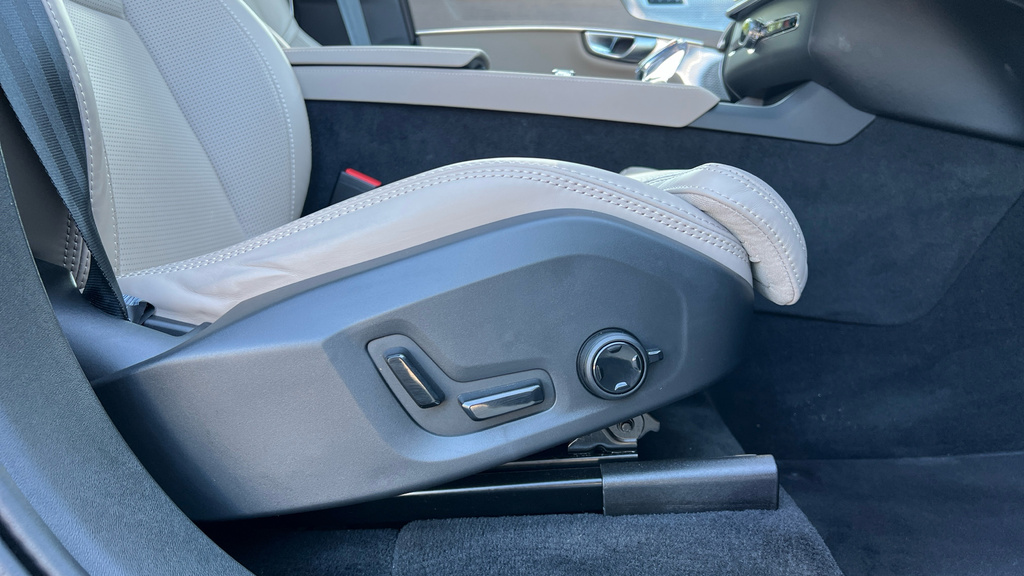 Volvo XC90 Ultra Blue #38