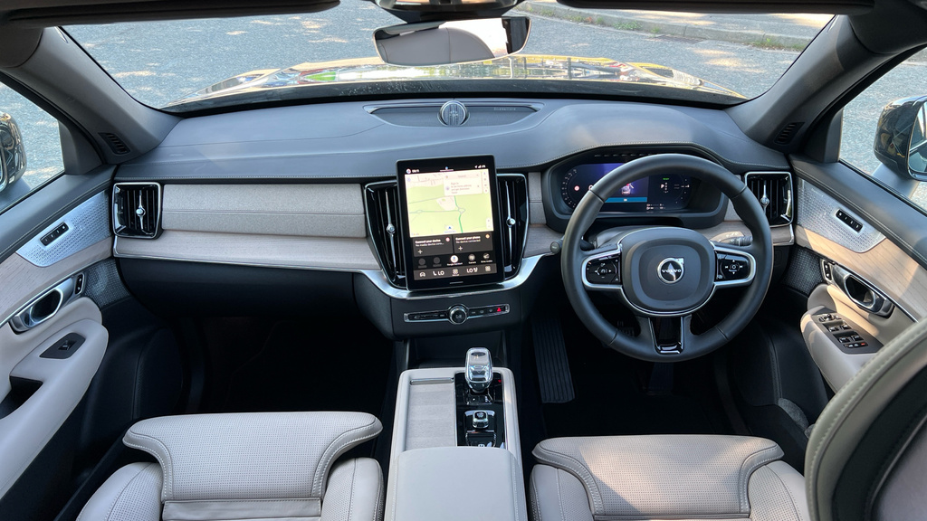 Volvo XC90 Ultra Blue #11