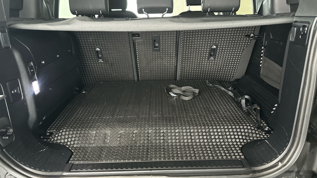 Land Rover Defender D300 Hard Top X-dynamic Hse Grey #23