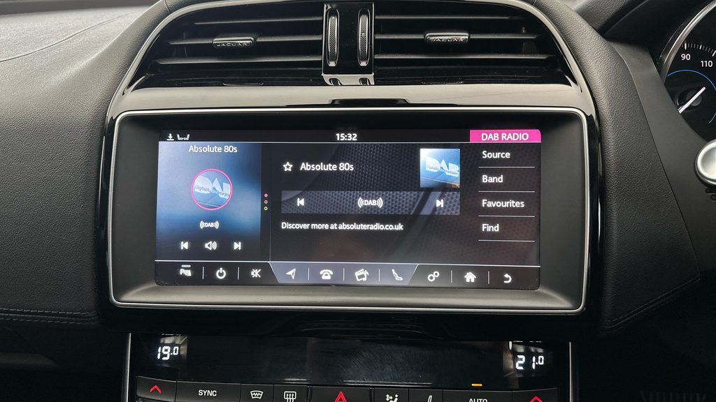Jaguar XE 2.0 Ingenium Portfolio Red #17