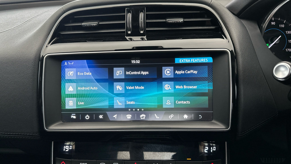 Jaguar XE 2.0 Ingenium Portfolio Red #18
