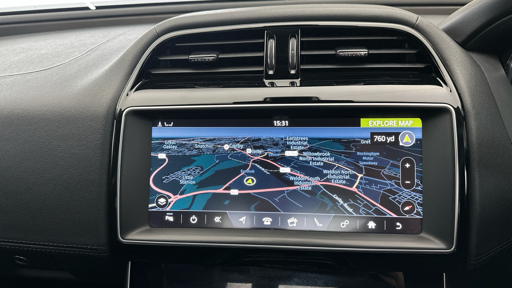 Jaguar XE 2.0 Ingenium Portfolio Red #16