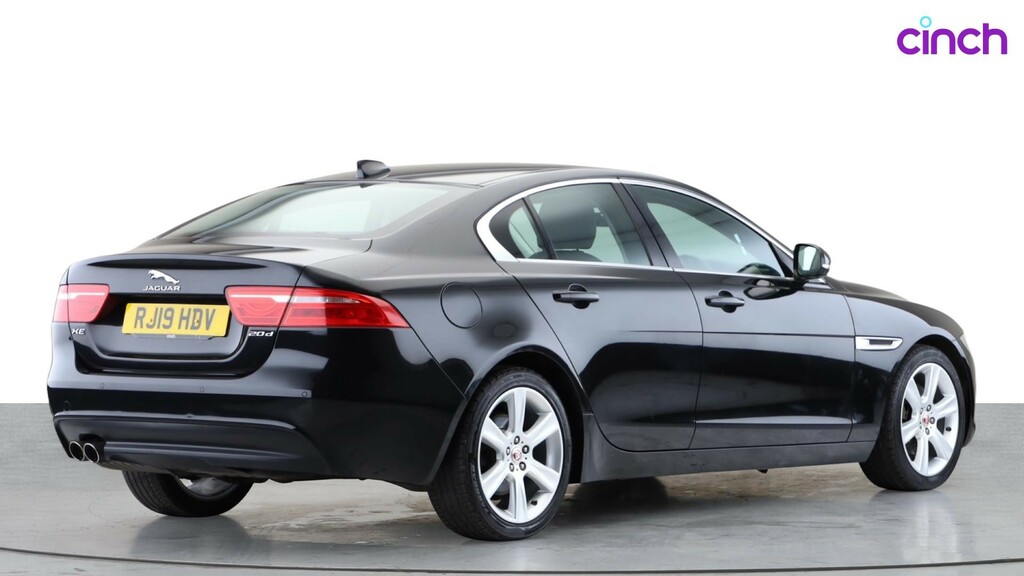 Jaguar XE 2.0 Ingenium Portfolio Red #3