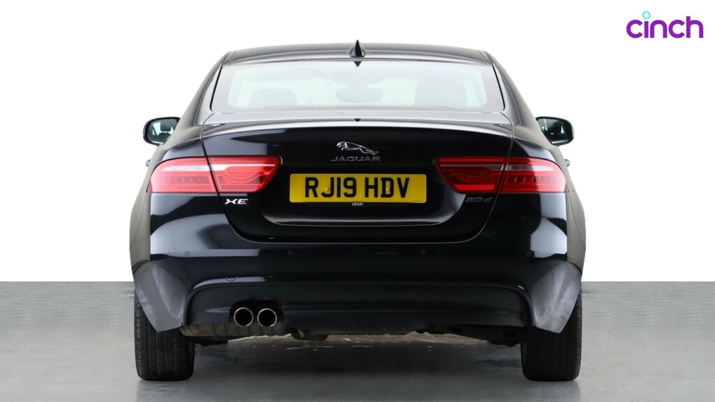 Jaguar XE 2.0 Ingenium Portfolio Red #5