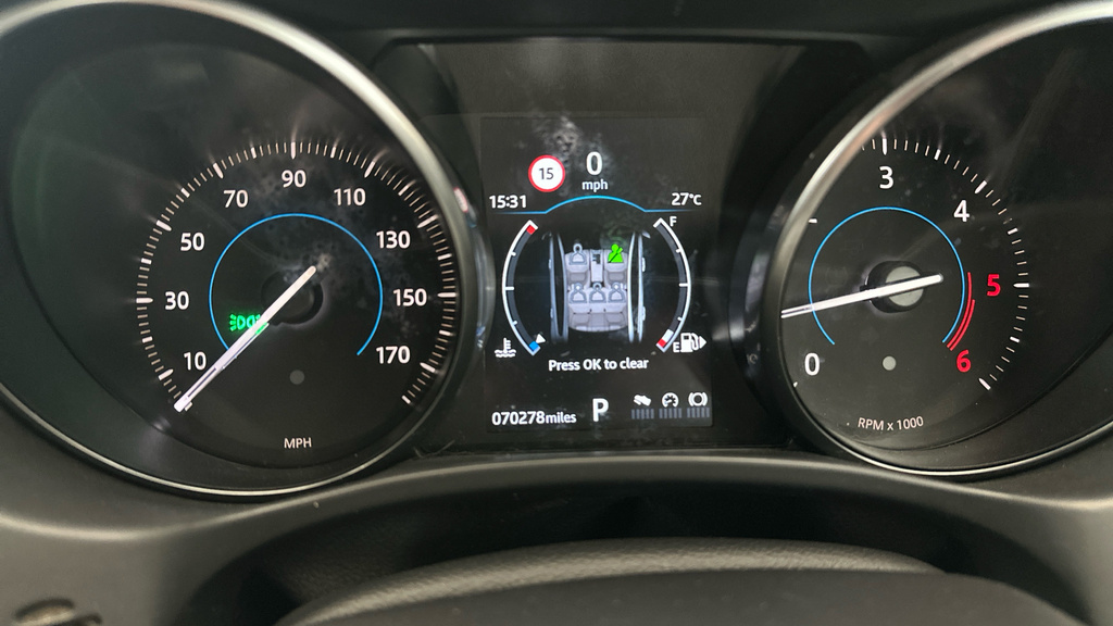 Jaguar XE 2.0 Ingenium Portfolio Red #19