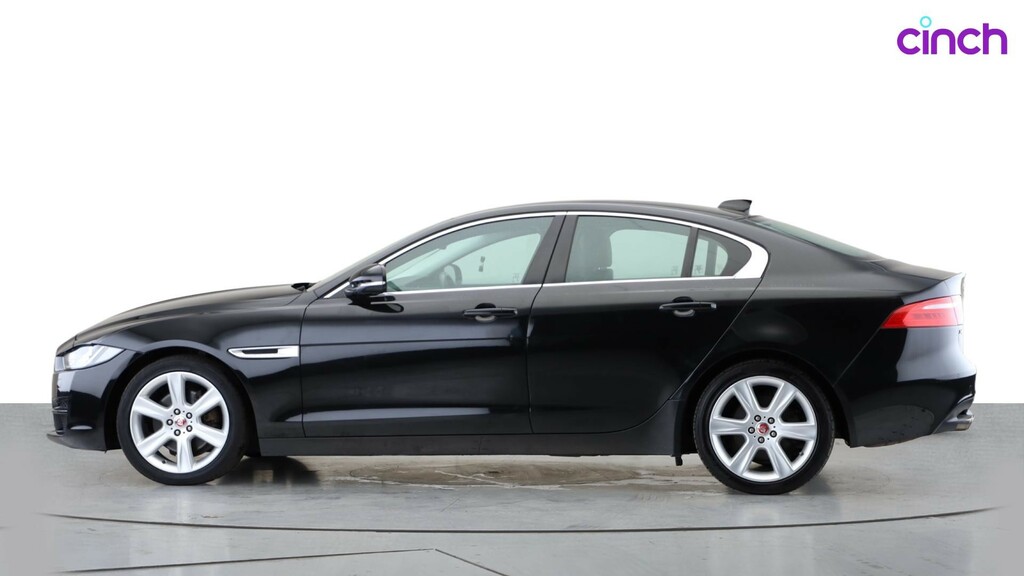 Jaguar XE 2.0 Ingenium Portfolio Red #7