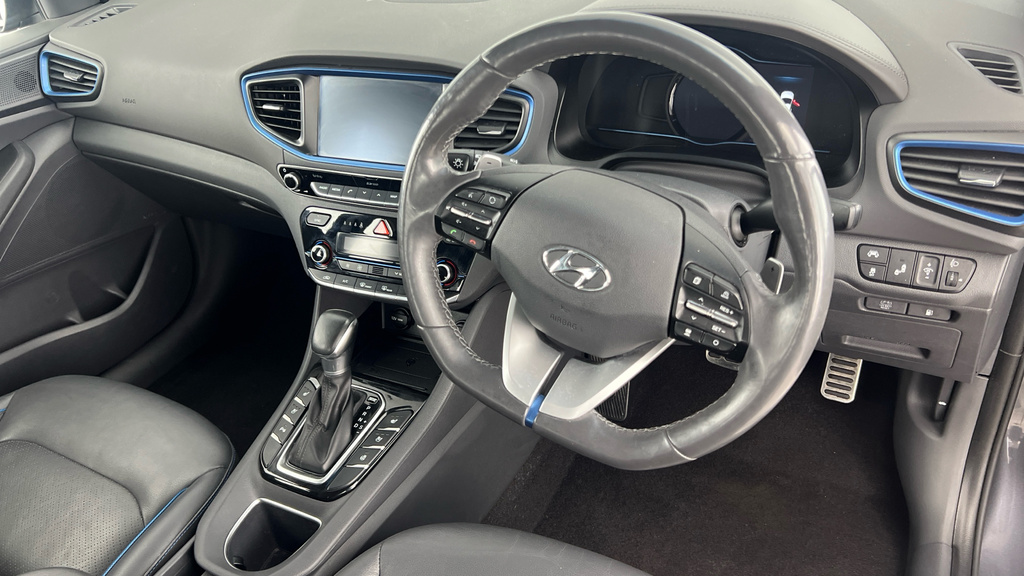 Hyundai Ioniq Hatchback White #9