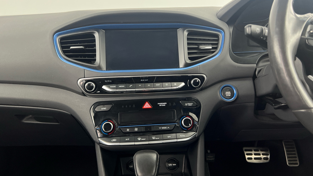 Hyundai Ioniq Hatchback White #24