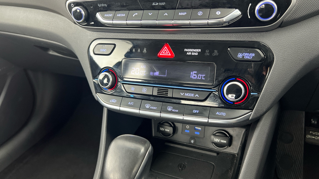 Hyundai Ioniq Hatchback White #12