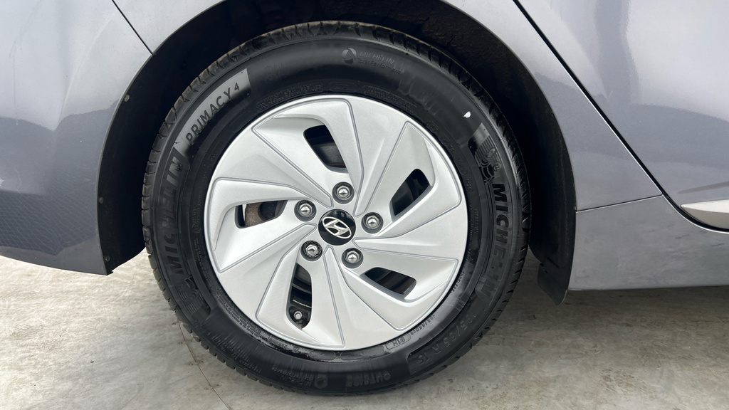 Hyundai Ioniq Hatchback White #31