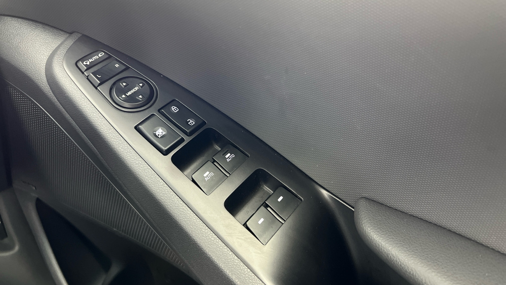 Hyundai Ioniq Hatchback White #18