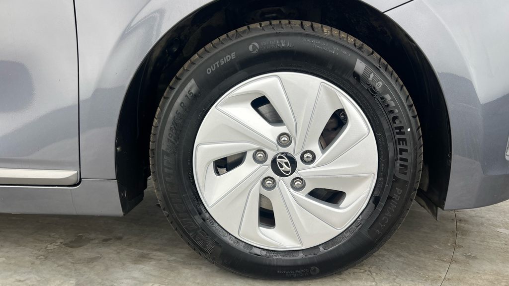 Hyundai Ioniq Hatchback White #32