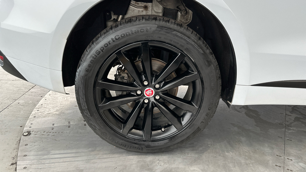 Jaguar F-Pace 2.0 D180 R-sport Blue #31