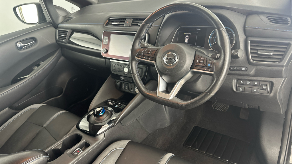 Nissan Leaf Hatchback Red #9
