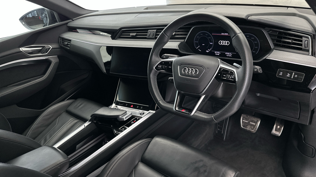Audi Q8 e tron Vorsprung 55 E-tron Quattro 300,00 Kw Black #12