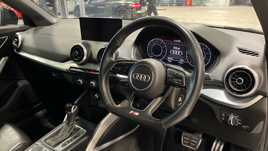 Audi Q2 S Line Grey #10