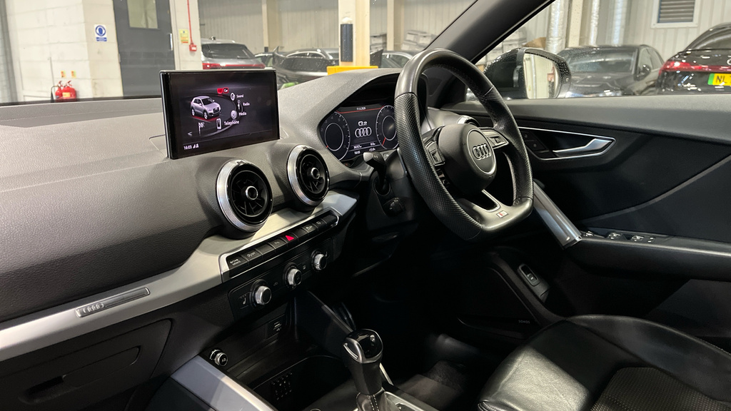 Audi Q2 S Line Grey #11