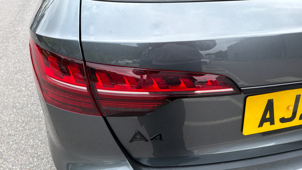 Audi A4 Avant Black Edition Black #38